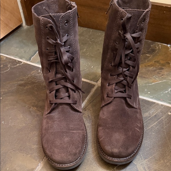 La Canadienne Brown suede boot with lacing front and side zipper 🤩 - Picture 2 of 10
